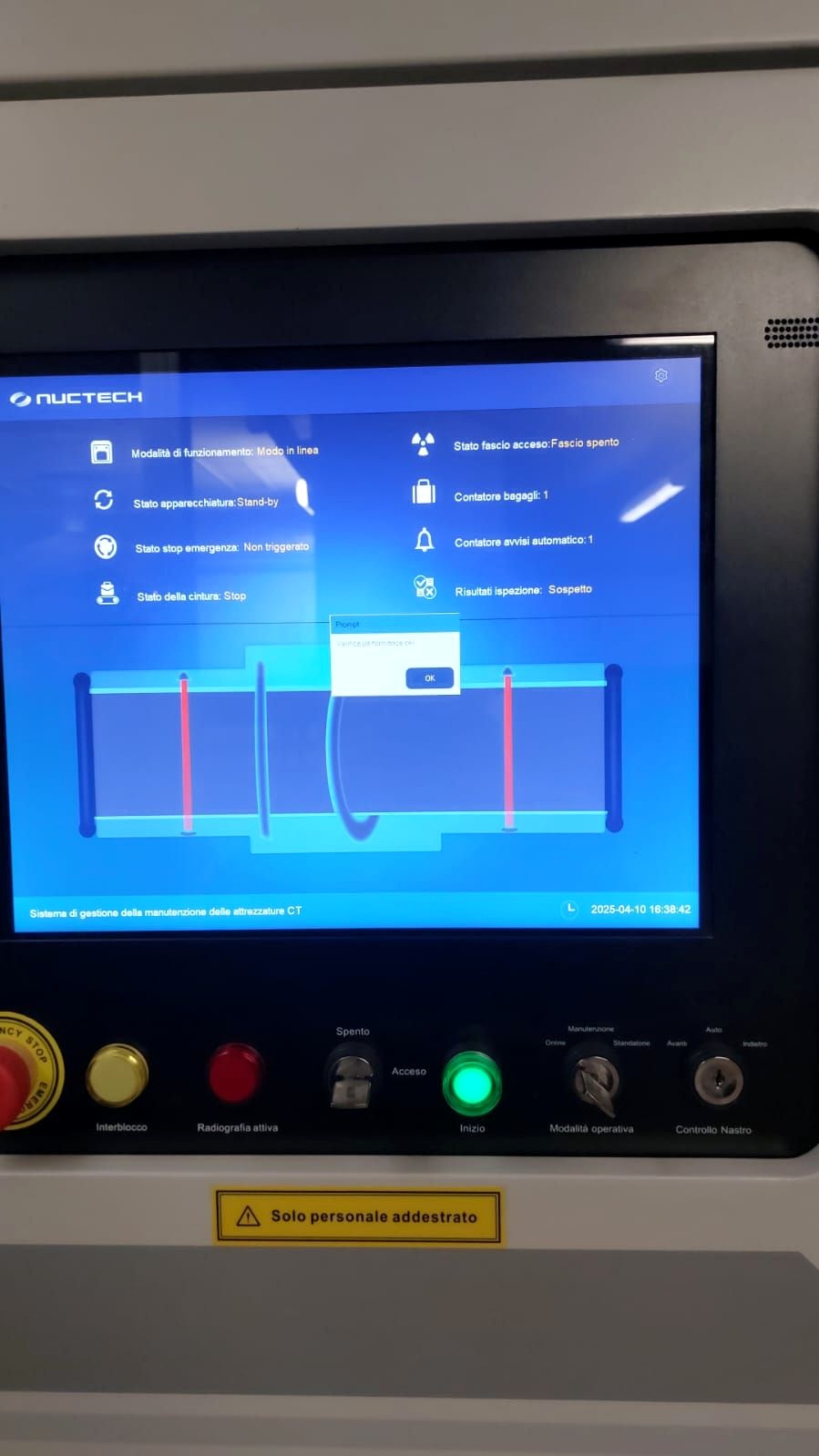 Pannello di controllo di una macchina radiogena aeroportuale